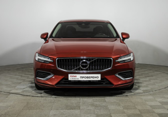 Подержанный автомобиль Volvo S60 2019 года (2 фото)