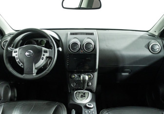 Подержанный автомобиль Nissan Qashqai 2007 года (13 фото)