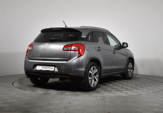 Подержанный автомобиль Citroen C4 Aircross 2012 года (5 фото)