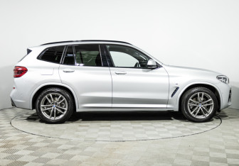 Подержанный автомобиль BMW X3 2019 года (4 фото)