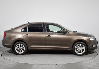 Подержанный автомобиль Skoda Rapid Liftback 2018 года (4 фото)