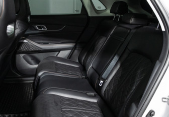 Подержанный автомобиль Changan UNI-K 2023 года (10 фото)