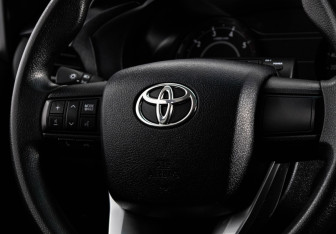 Подержанный автомобиль Toyota Hilux 2022 года (12 фото)