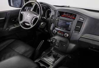 Подержанный автомобиль Mitsubishi Pajero 2014 года (9 фото)