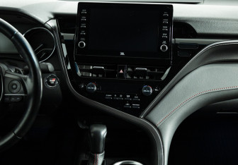 Подержанный автомобиль Toyota Camry Sedan 2022 года (14 фото)