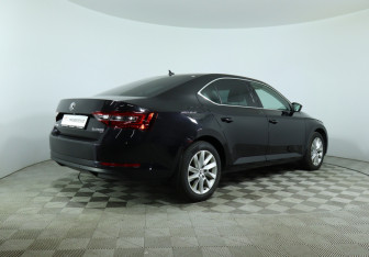 Подержанный автомобиль Skoda Superb Liftback 2019 года (5 фото)