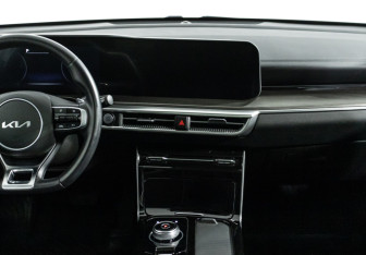 Подержанный автомобиль Kia K5 2022 года (15 фото)