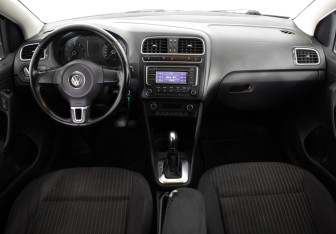 Подержанный автомобиль Volkswagen Polo Sedan 2013 года (5 фото)