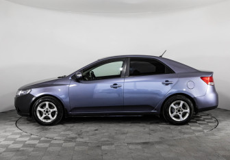 Подержанный автомобиль Kia Cerato Sedan 2009 года (8 фото)