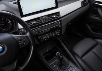 Подержанный автомобиль BMW X1 2018 года (22 фото)