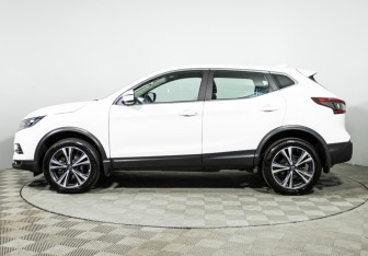 Подержанный автомобиль Nissan Qashqai 2022 года (8 фото)
