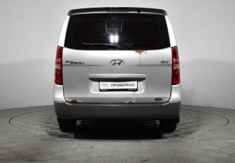 Подержанный автомобиль Hyundai Grand Starex 2010 года (6 фото)