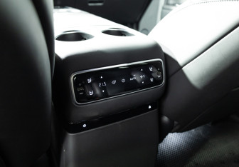 Подержанный автомобиль LiXiang L9 2024 года (17 фото)