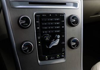 Подержанный автомобиль Volvo XC60 2011 года (16 фото)