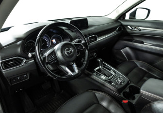 Подержанный автомобиль Mazda CX-5 2018 года (11 фото)