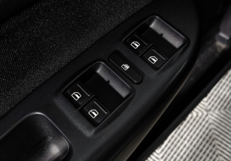Подержанный автомобиль Skoda Octavia Liftback 2011 года (10 фото)