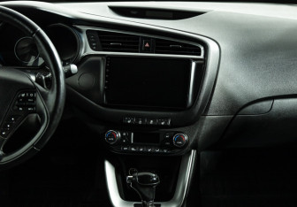 Подержанный автомобиль Kia Ceed Wagon 2017 года (14 фото)