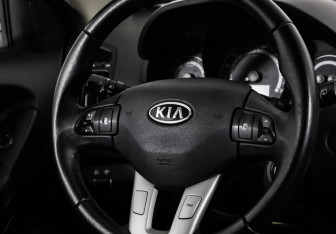 Подержанный автомобиль Kia Ceed Hatchback 2010 года (12 фото)