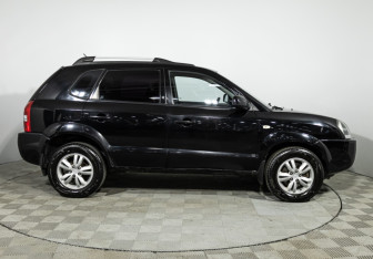 Подержанный автомобиль Hyundai Tucson 2008 года (4 фото)