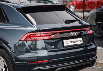 Подержанный автомобиль Audi Q8 2019 года (11 фото)