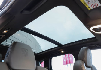 Подержанный автомобиль Porsche Cayenne 2016 года (32 фото)