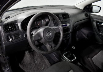 Подержанный автомобиль Volkswagen Polo Sedan 2010 года (9 фото)