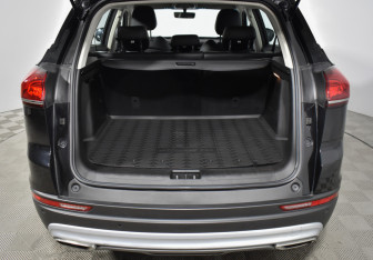 Подержанный автомобиль Geely Atlas Pro 2022 года (19 фото)