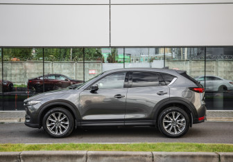 Подержанный автомобиль Mazda CX-5 2020 года (9 фото)