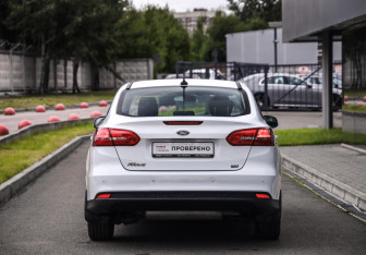 Подержанный автомобиль Ford Focus Sedan 2018 года (7 фото)
