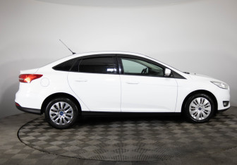 Подержанный автомобиль Ford Focus Sedan 2016 года (4 фото)