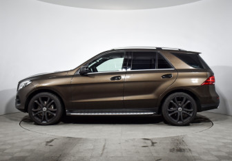 Подержанный автомобиль Mercedes-Benz GLE 2015 года (8 фото)