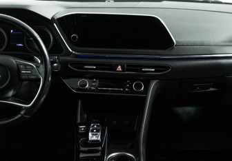 Подержанный автомобиль Hyundai Sonata 2020 года (14 фото)