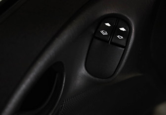 Подержанный автомобиль Ford Focus Sedan 2003 года (17 фото)