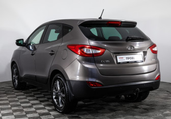 Подержанный автомобиль Hyundai ix35 2015 года (7 фото)