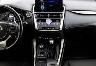 Подержанный автомобиль Lexus NX 2020 года (16 фото)