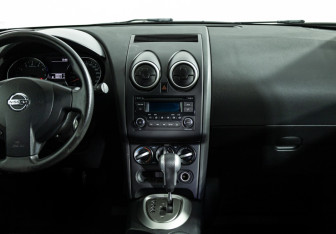 Подержанный автомобиль Nissan Qashqai 2013 года (14 фото)