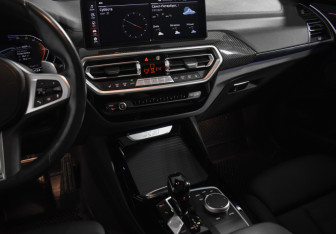 Подержанный автомобиль BMW X3 2023 года (22 фото)