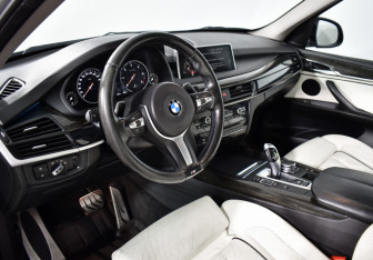 Подержанный автомобиль BMW X5 2015 года (9 фото)