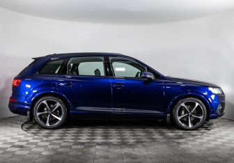 Подержанный автомобиль Audi Q7 2019 года (5 фото)
