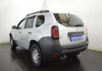 Подержанный автомобиль Renault Duster 2020 года (7 фото)