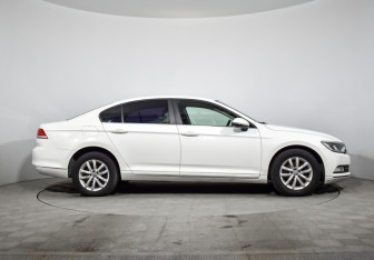 Подержанный автомобиль Volkswagen Passat Sedan 2015 года (4 фото)
