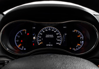 Подержанный автомобиль Jeep Grand Cherokee 2013 года (18 фото)