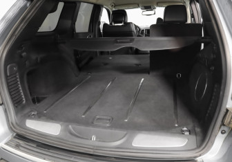 Подержанный автомобиль Jeep Grand Cherokee 2012 года (27 фото)
