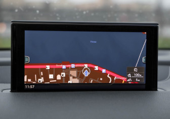 Подержанный автомобиль Audi Q7 2015 года (18 фото)