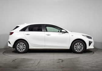 Подержанный автомобиль Kia Ceed Hatchback 2018 года (4 фото)