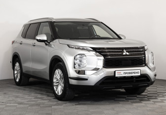 Подержанный автомобиль Mitsubishi Outlander 2022 года (5 фото)