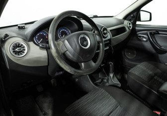 Подержанный автомобиль Renault Logan Sedan 2011 года (11 фото)