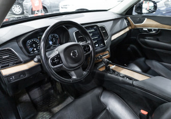 Подержанный автомобиль Volvo XC90 2020 года (16 фото)