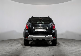 Подержанный автомобиль Renault Duster 2016 года (6 фото)