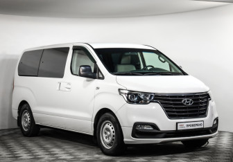 Подержанный автомобиль Hyundai H-1 2018 года (3 фото)